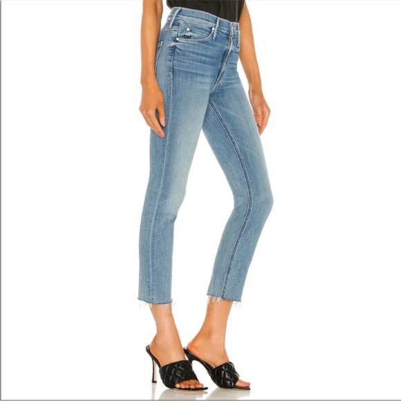 MOTHER Denim - MOTHER Denim Mid Rise The Dazzler ankle fray
Size 32